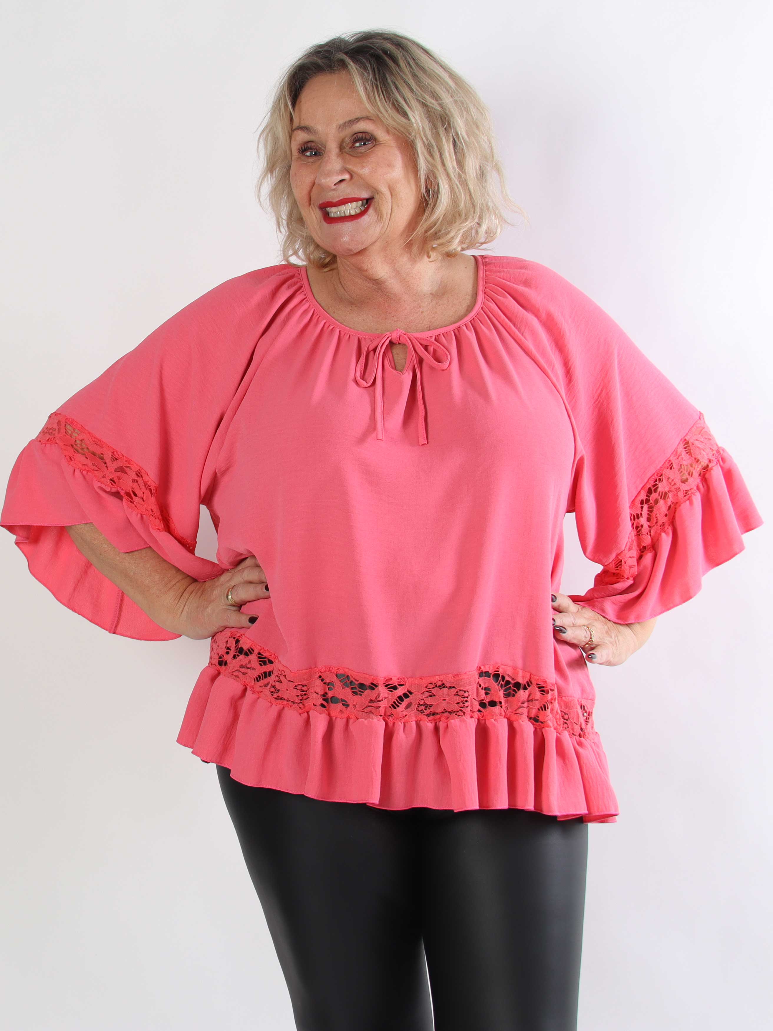 Pepita - Plus size tunika i løs pasform med blonde- og flæsedetaljer